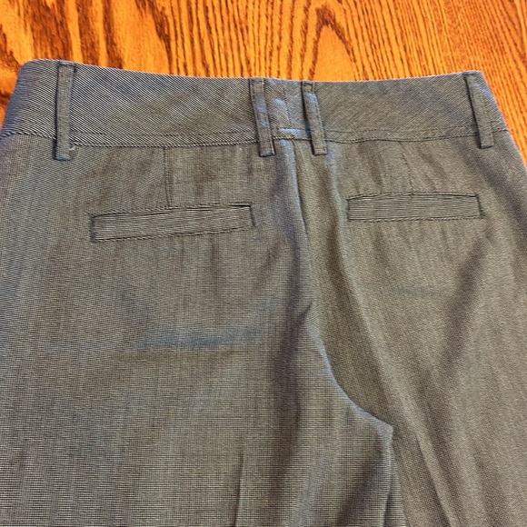 Express Design Studio Black & White Capri Pants Size 2 - Picture 9 of 10